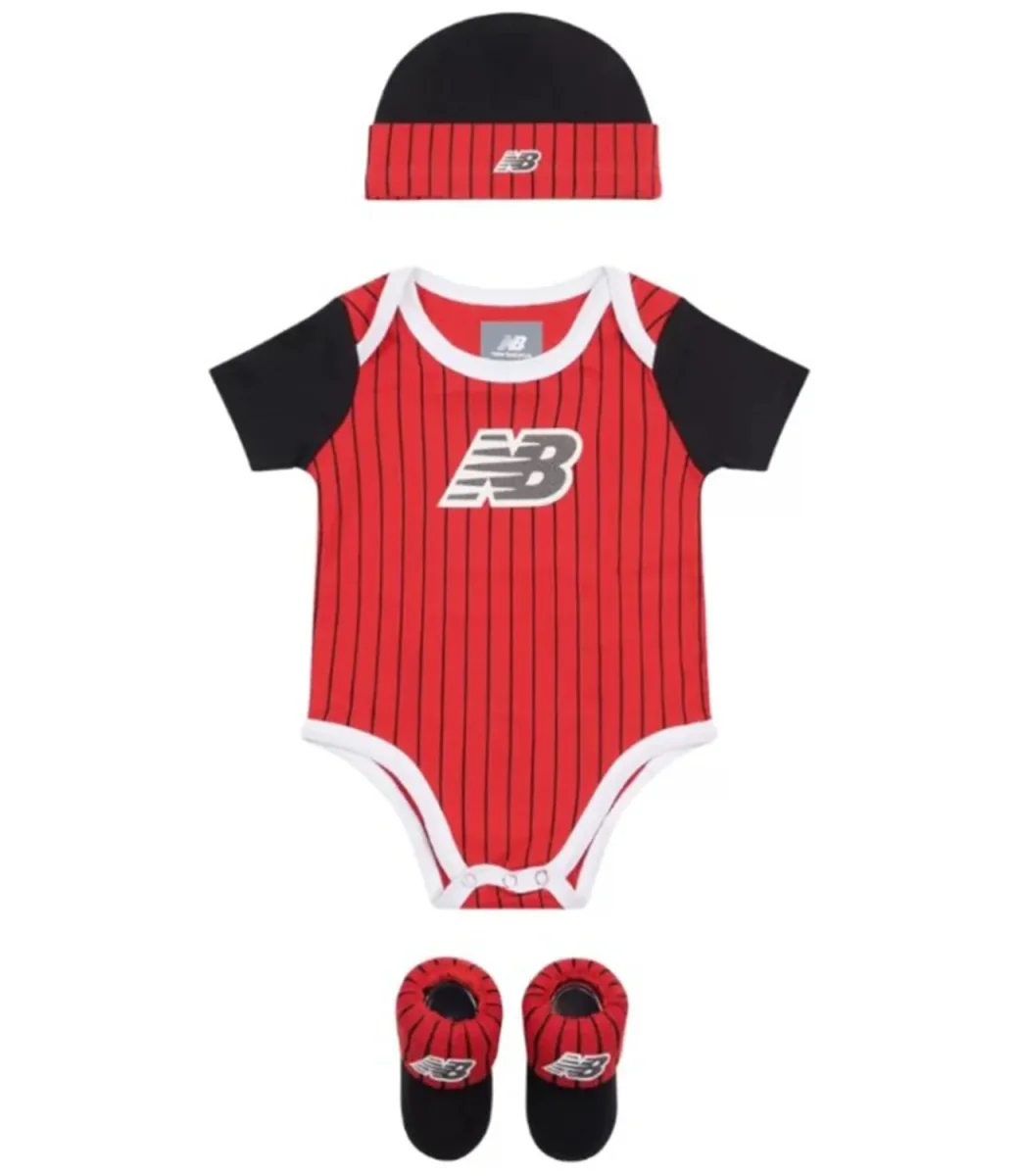 New Balance Kids | Set Body Cappello e Calzini Rosso - immagine 2